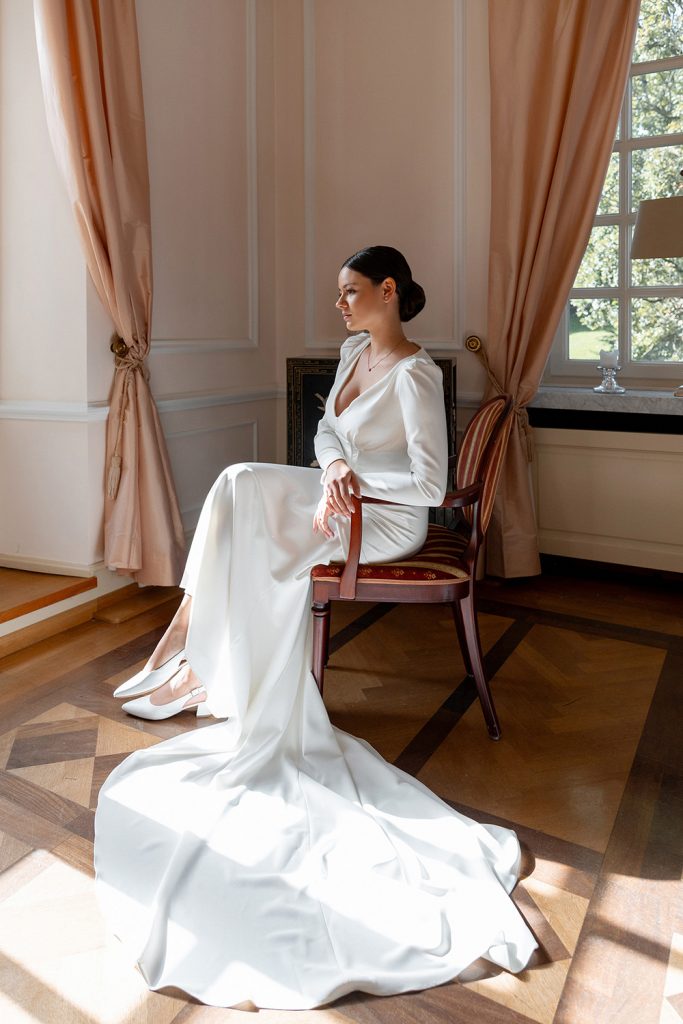 getting ready portrait bride