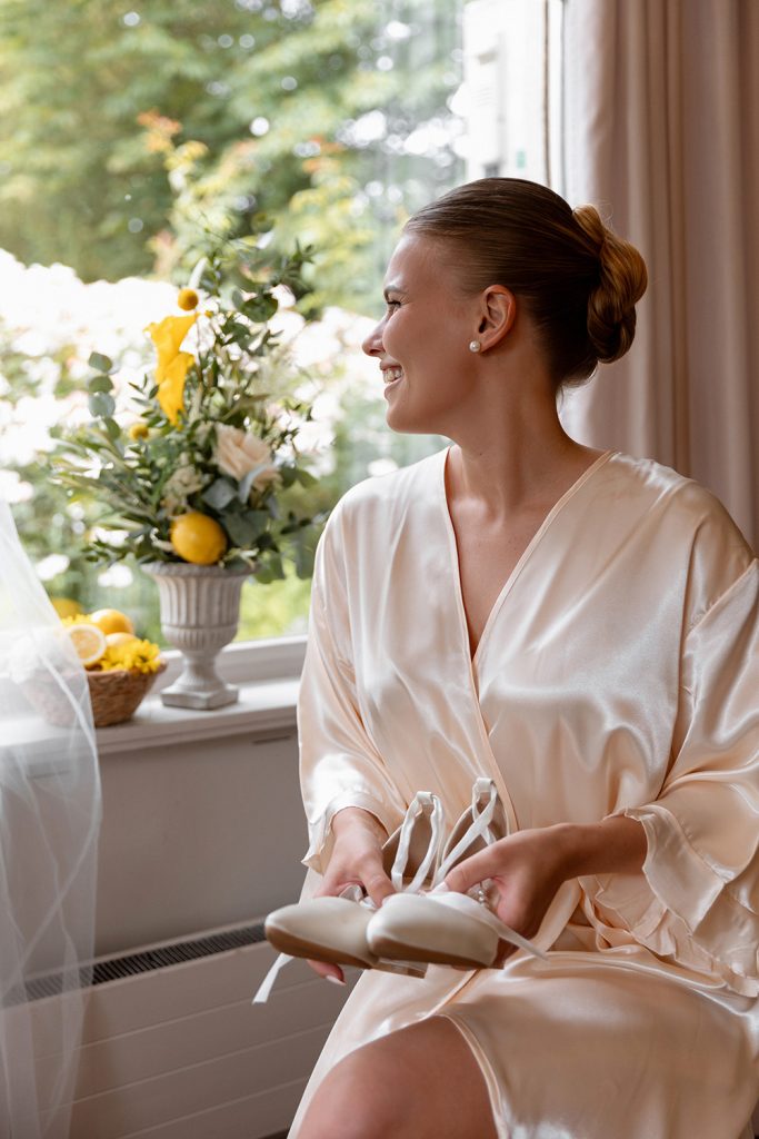 wedding photographer in Europe getting ready