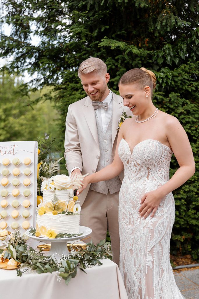 wedding photographer in Europe Italy-cake
