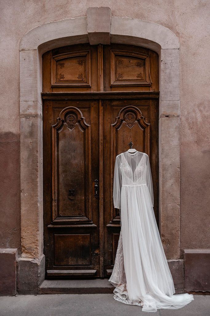 destination wedding venue Europe elegant architecture kleid brautskleid
