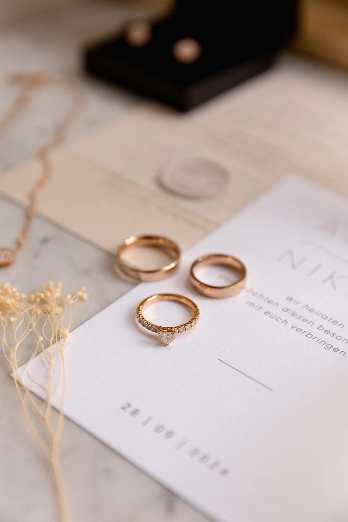wedding rings detail close up elegant photography