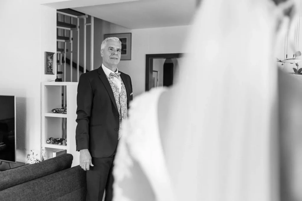 the bride´s father looks at his daughter