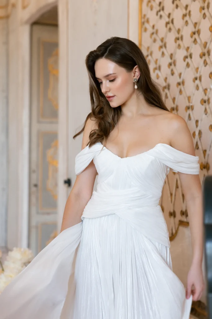Braut im weißen Kleid.