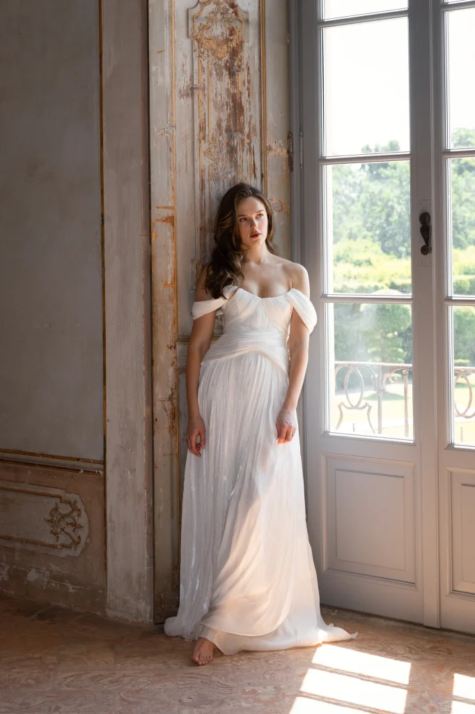 Braut im weißen Kleid.