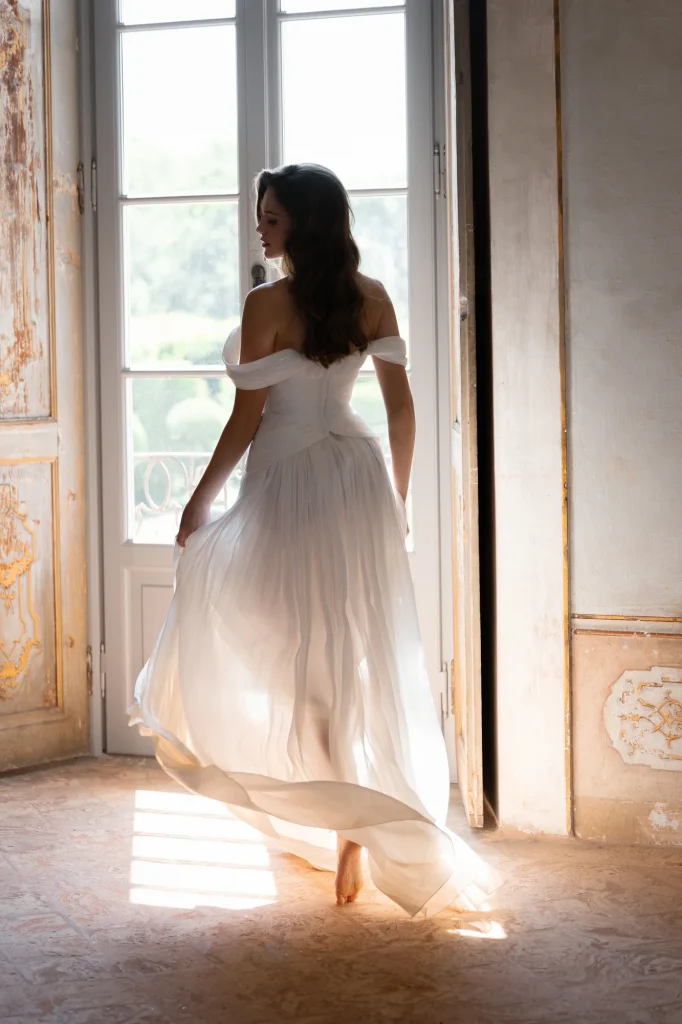 Braut im weißen Kleid.